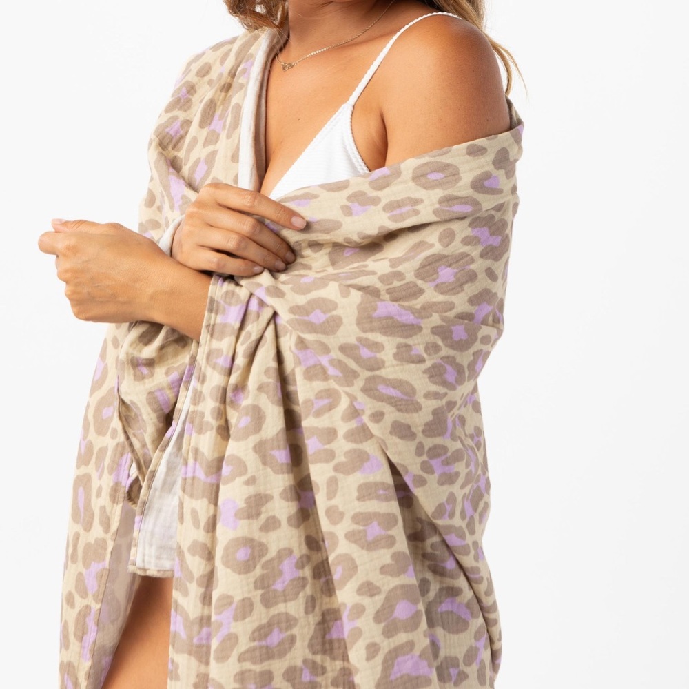 NEW Aloha Collection Snow Leopard Hapa Pareo Husk